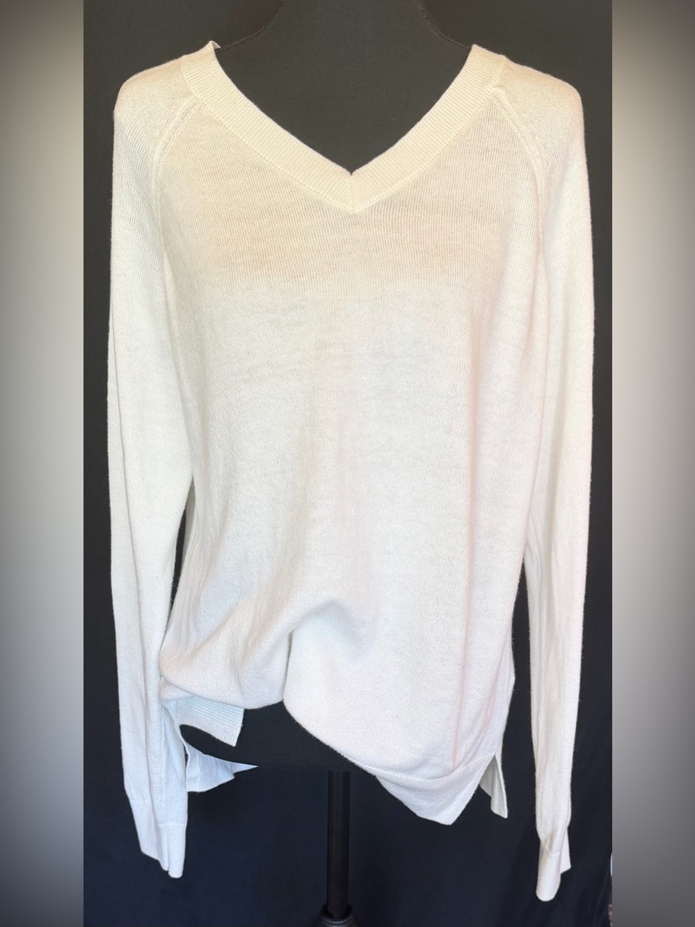 Lucky Brand Ivory V-Neck Lightweight Knit Sweater Size Small Petite